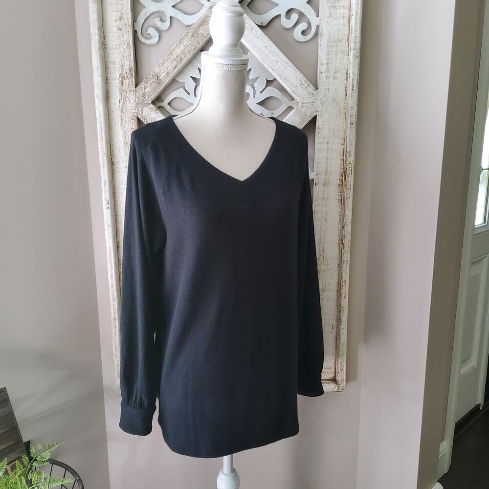 Caslon Women's Pullover Long Sleeve V-Neck Fleece Tunic Top in Black Small